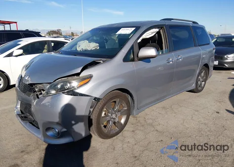 2016 Toyota Sienna Se 8 Passenger z USA, uszkodzony, nr VIN 5TDXK3DC0GS730013
